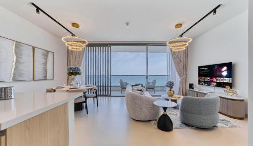 One-Bedroom Apartment with Sea View