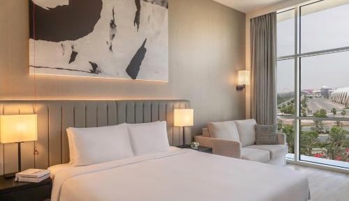 Deluxe King Room with Plaza View - Theme Park Access/Accessible