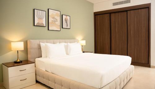 Three-Bedroom Apartment with Balcony - 2 King Bed and 2 Single Beds