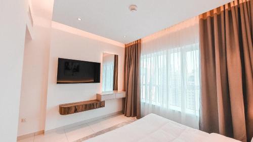One-Bedroom Apartment with Sea View