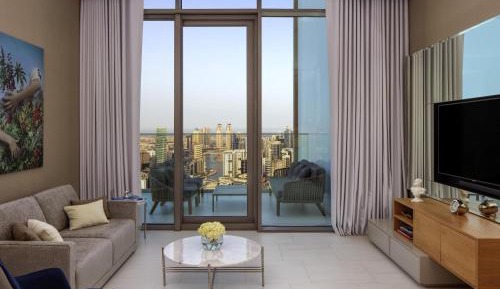 Cloud Living One-Bedroom Apartment with Balcony