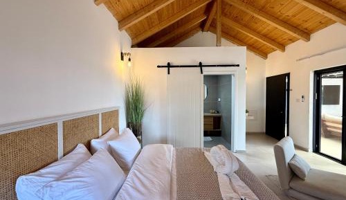 Queen Suite with Spa Bath