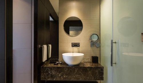 Executive Room with One King Bed - High Floor