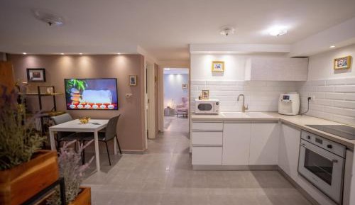 Deluxe Room (2 Adults + 1 Child)