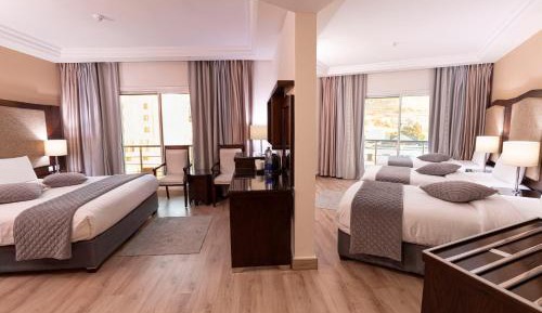 Family Room (5 Adults)