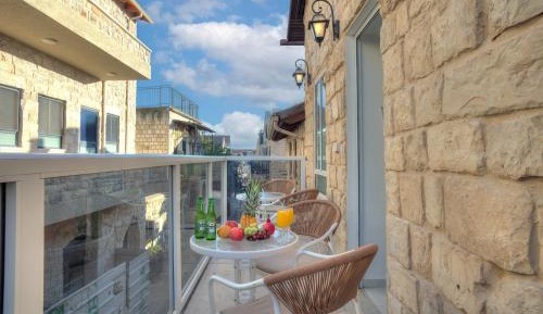 Two-Bedroom Deluxe Apartment with Balcony
