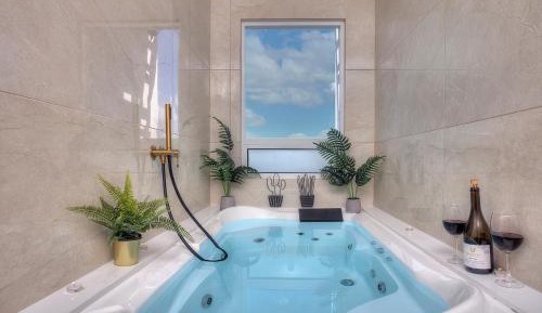 Suite with Mountain View