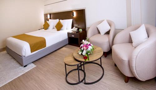 King Suite with Mountain View