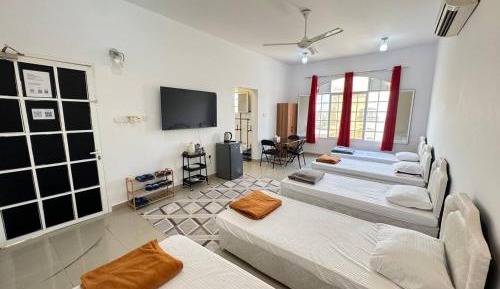 Quadruple Room with Private Bathroom