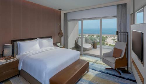 One-Bedroom Pinnacle Suite with Ocean View and Club Lounge Access