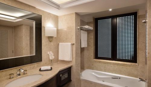 Spacious Sea View Room with Balcony - Twin Bed