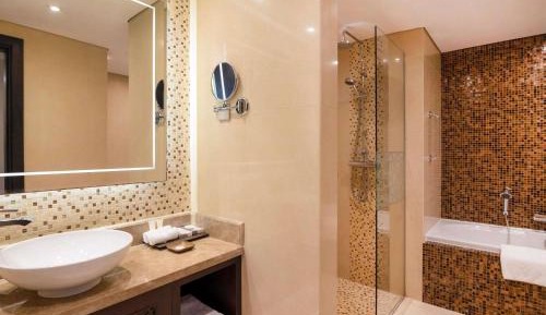 One-Bedroom King Suite