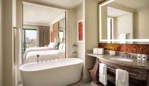Palm Queen Room