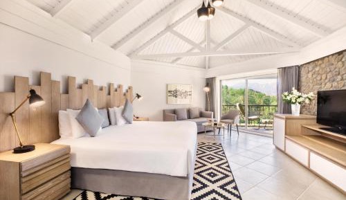 Deluxe Mountain View Family Room with Balcony