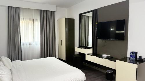 Standard King Bed with Jacuzzi