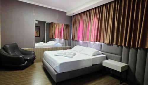Deluxe Suite with Hot Tub