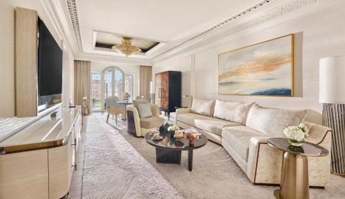 Deluxe Beach Front Suite