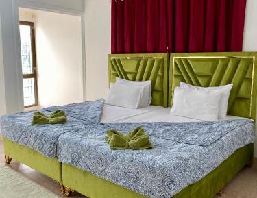 Deluxe Double Room (2 Adults + 1 Child)