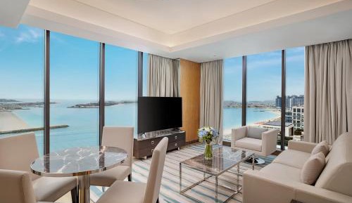 King One Bedroom Suite with Sea View, Balcony and Lounge Access