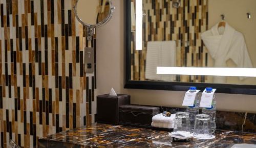 Deluxe Room, 2 Queen, Golf view, Balcony
