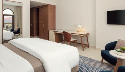 Superior King Room with Balcony - Pool View