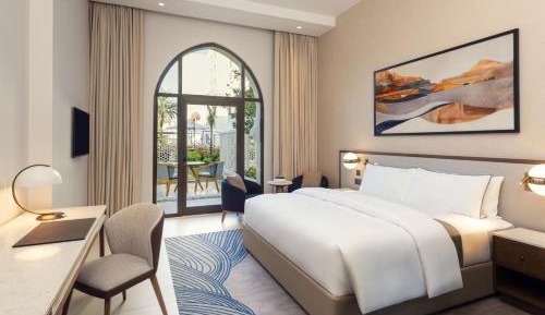 Deluxe King Room with Balcony - Pool View