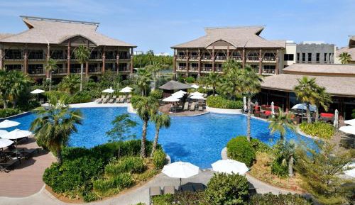 Deluxe Room, 1 King, Pool view, Balcony