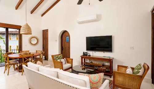 Two-Bedroom Apartment with Ocean View - 34 Plaza Carlota