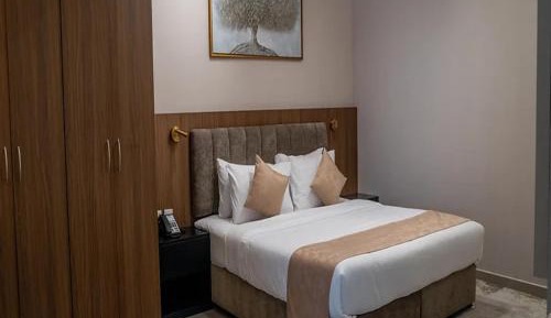 Deluxe King Room - Non-Smoking