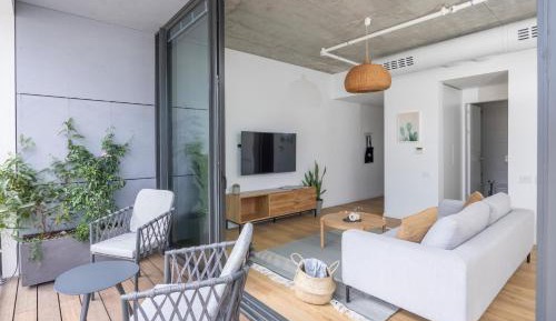One-Bedroom Apartment with Balcony