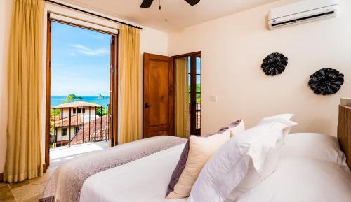 Two-Bedroom Apartment with Ocean View - 31 Plaza Central