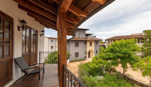 One-Bedroom Apartment with Balcony - 28 Plaza Carlota