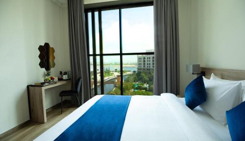 Deluxe Waterfront Room (includes 15% off F&B)