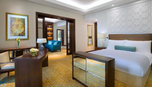 One Bedroom Gulf Suite, 1 King Bed, Garden View