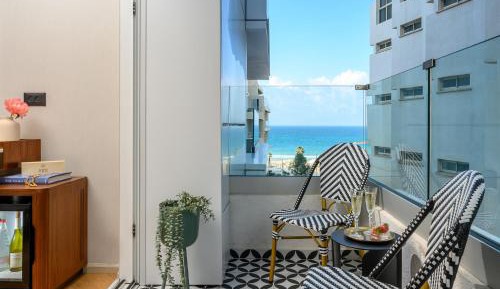 Large Deluxe Room with Balcony (Accessible)