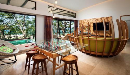 One-Bedroom Superior King Suite with Forest View