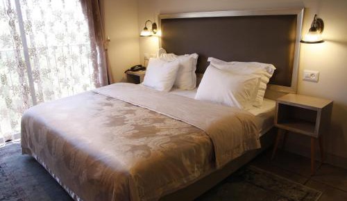 Executive Room (2 Adults, 1 Child)