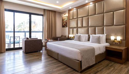 Suite with Pool View
