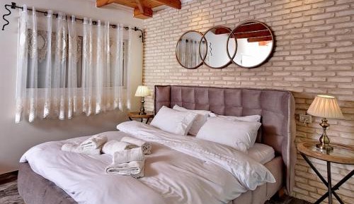 Studio with Spa Bath