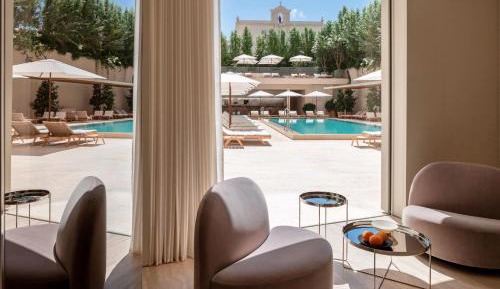 Executive Poolside, Larger Guest room, 1 King, Poolside view