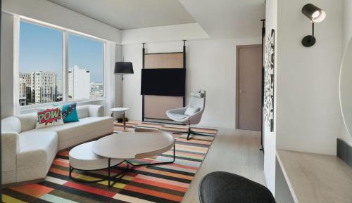 Breezy Suite, 1 Bedroom Suite, 1 King,  City view, Free Shuttle Buss to OCEC & Mall of Oman