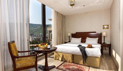 Deluxe Room (2 Adults + 1 Child)