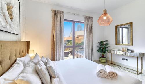 Three-Bedroom Apartment with Balcony