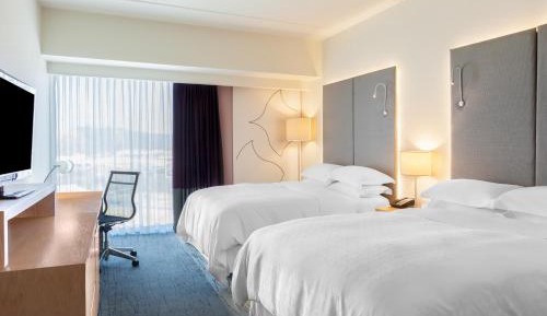 Queen Room with Two Queen Beds and Mountain View