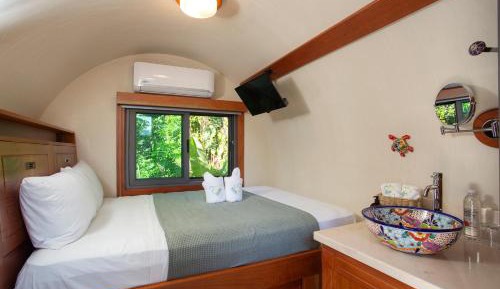 Standard Double Room with Shared Bathroom
