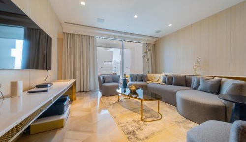 One-Bedroom Apartment with Sea View