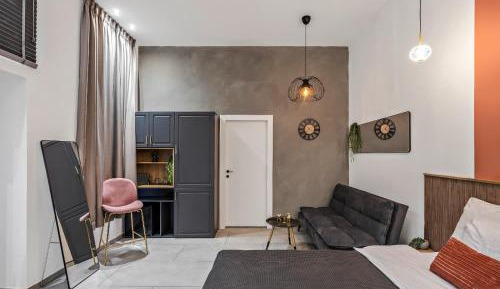Deluxe Queen Suite