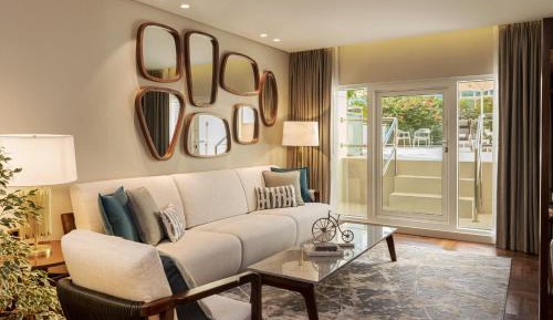 Premium Suite, Larger Suite, Garden View, with Executive Lounge Access
