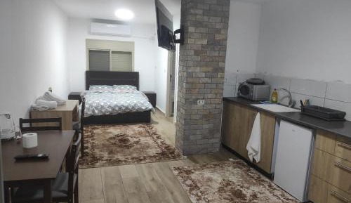 Deluxe Studio