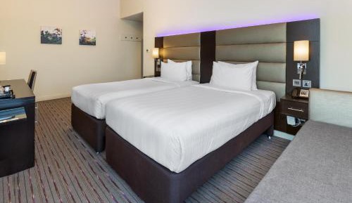 Interconnecting Family Room